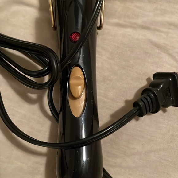 VIDAL SASSOON GOLD SERIES HAIR WAVERS/High & Low heat settings. Heats to 210 VNT - Picture 4 of 12